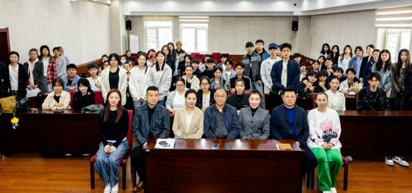 荀慧生艺术研究会走进黑龙江艺术职业学院