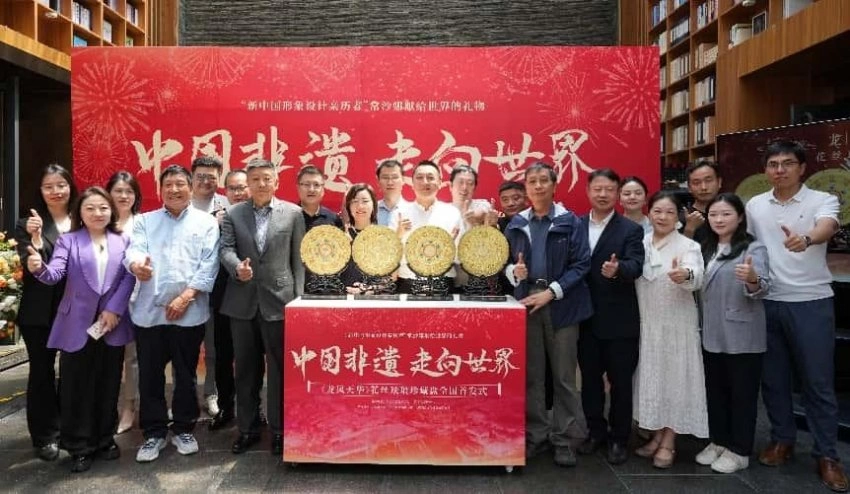 融合敦煌与非遗之美，95岁常沙娜新作《龙凤天华》花丝珐琅珍藏盘首发(图8)