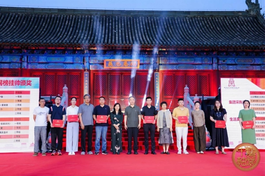 青少年“霓裳中轴”展示北京中轴线文化遗产(图2) 青少年“霓裳中轴”展示北京中轴线文化遗产(图2)
