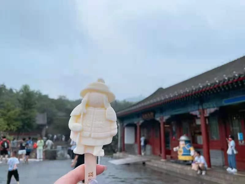 冰凉吃货“明小兵”来八达岭啦！(图1)