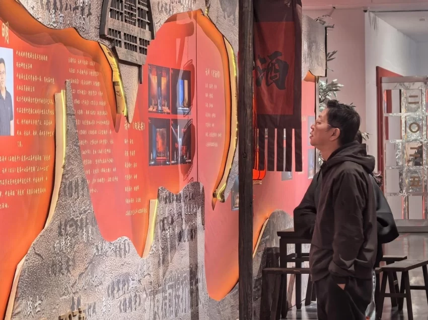 纪念抗战胜利八十周年舞台美术作品展（西安站）在西安浐灞丝路国际文化艺术中心开幕(图3)