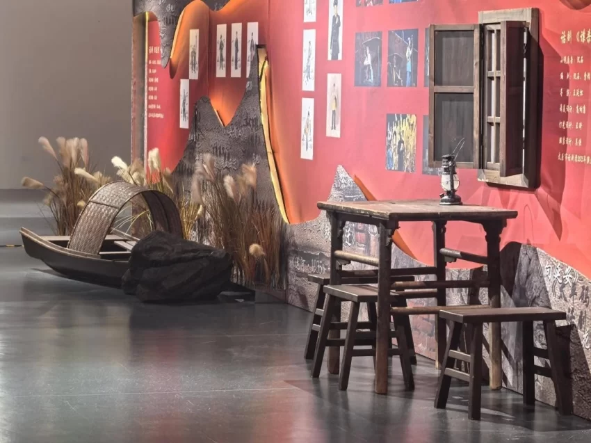 纪念抗战胜利八十周年舞台美术作品展（西安站）在西安浐灞丝路国际文化艺术中心开幕(图5)