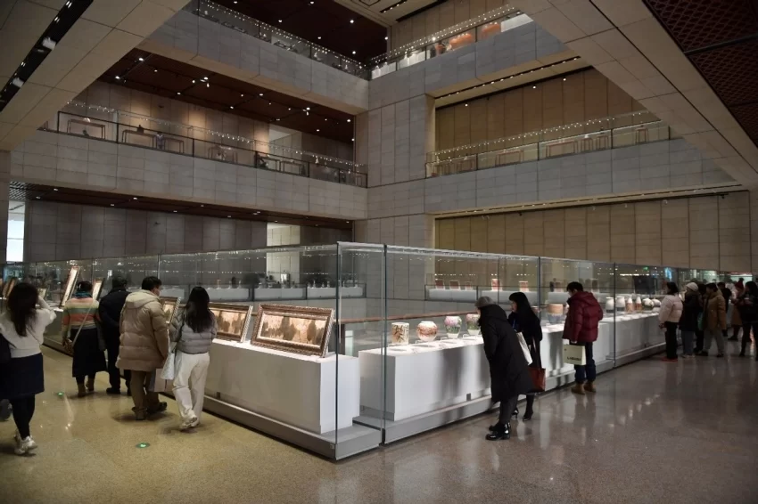 倡扬东方新古典美学：“诗心万象——张闻冰陶瓷艺术展”在京启幕(图7)