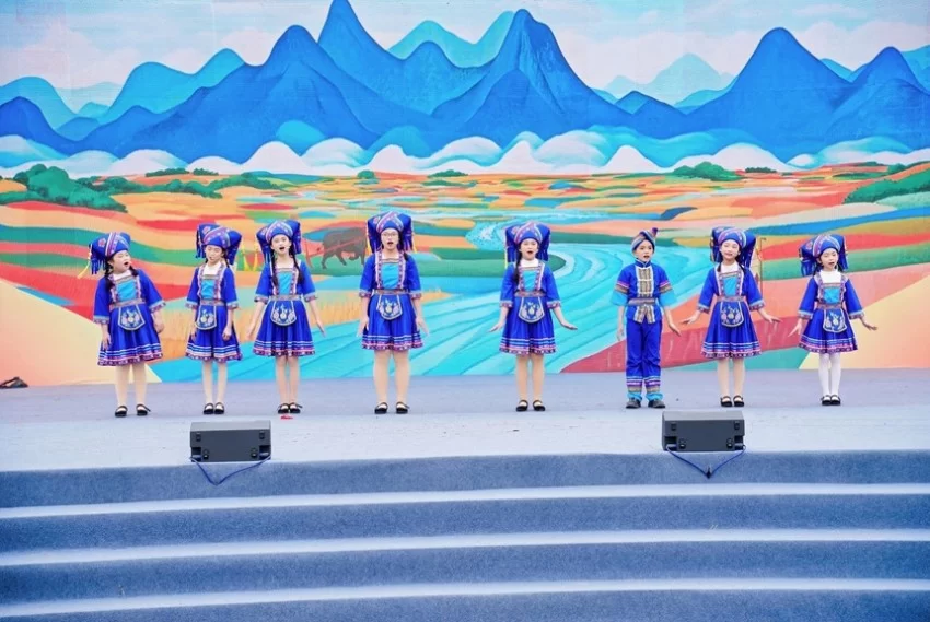 广西马山县六马村：流水欢歌迎客来(图7)