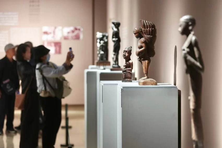 “文明互鉴·木载万象——中国美术馆藏非洲木雕展”开幕(图3)