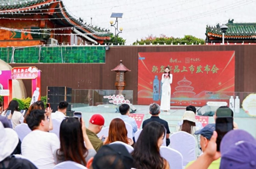 一口喝开水，一城品中轴 —— 中轴有礼 × 康师傅喝开水联名新品正式发布