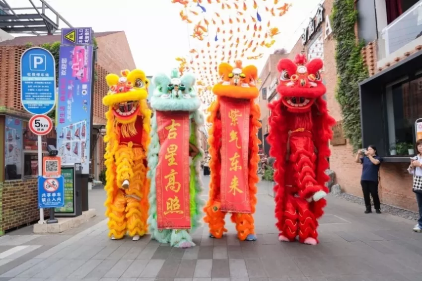 798南门——慢生活商业街区打造沉浸式艺术夜(图7)