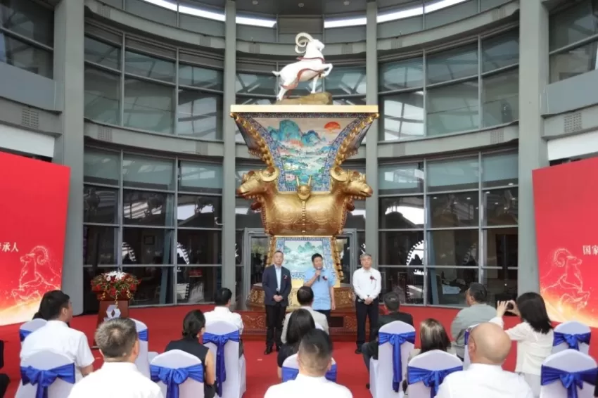 吉尼斯世界纪录铜雕景泰蓝《盛世五羊尊》在河北迁西落成(图9)