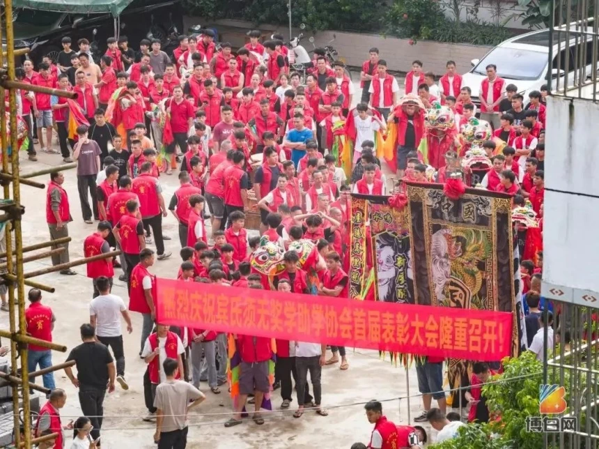 开局即无敌!汇聚68万善款、新科北大博士等199人获奖!首届博白须无奖学大会成功举办(图3) 开局即无敌!汇聚68万善款、新科北大博士等199人获奖!首届博白须无奖学大会成功举办(图3)