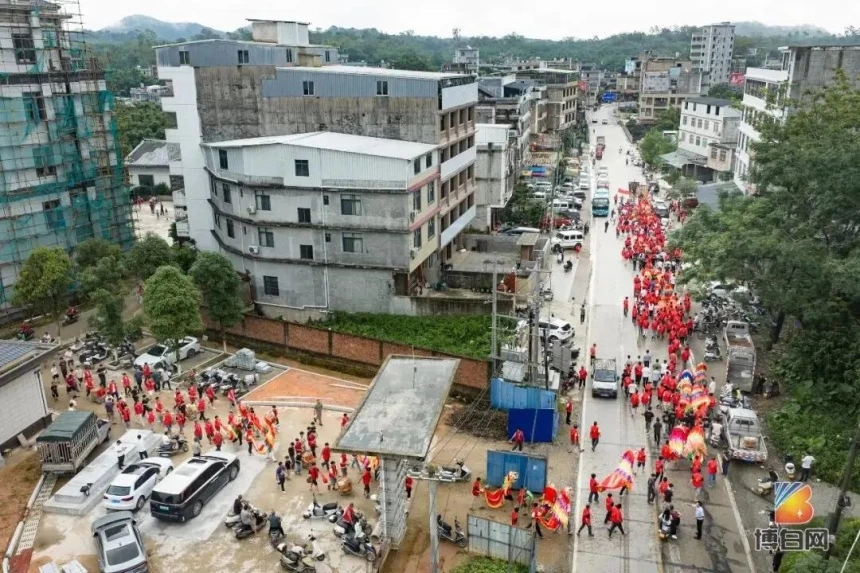 开局即无敌!汇聚68万善款、新科北大博士等199人获奖!首届博白须无奖学大会成功举办(图4) 开局即无敌!汇聚68万善款、新科北大博士等199人获奖!首届博白须无奖学大会成功举办(图4)