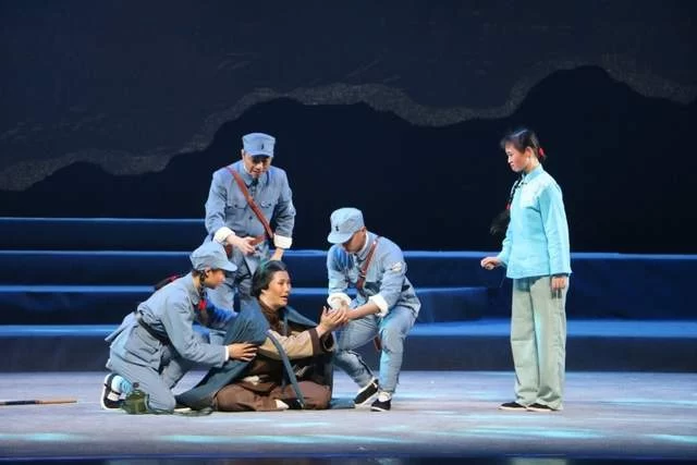 弘扬红色精神,大型现代淮剧《雪枫卖马》试演受好评(图1) 弘扬红色精神,大型现代淮剧《雪枫卖马》试演受好评(图1)