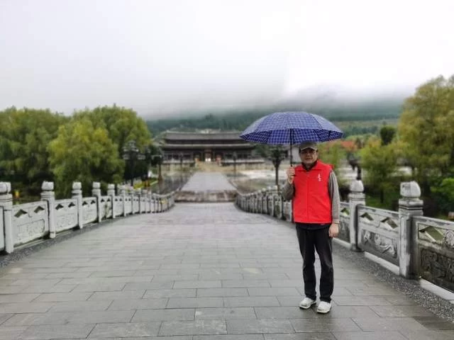 乡愁追寻、地域书写和诗意表达——梁洪诗歌赏析兼谈诗集《一个饺子的距离》(图2)