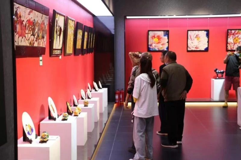 “洛阳三彩艺术作品巡展”北京站在北京陶瓷艺术馆开幕(图8) “洛阳三彩艺术作品巡展”北京站在北京陶瓷艺术馆开幕(图8)